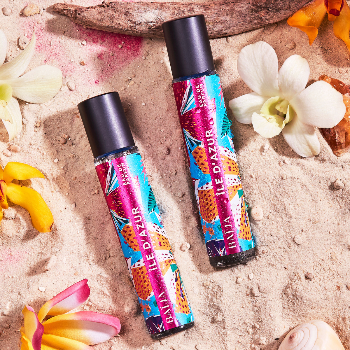 Reprenant les fragrances iconiques de la marque en un format à la fois pratique et élégant, découvrez notre Eau de Parfum Île d'Azur 15ml. Élaborée par un Maître Parfumeur, elle sera votre nouveau geste beauté qui ne vous quittera plus. Note de tête | Fleur de Frangipanier Note de coeur | Fleur d'Oranger Note de fond | Vanille Son plus ? Succombez à son irrésistible fragrance et son format nomade.