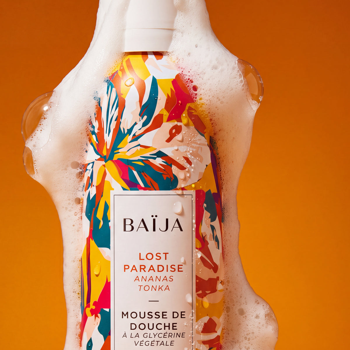 Mousse de douche à la glycérine végétale Baïja Lost Paradise Ananas Tonka enveloppée d’une mousse généreuse, pour une peau douce et délicatement parfumée.