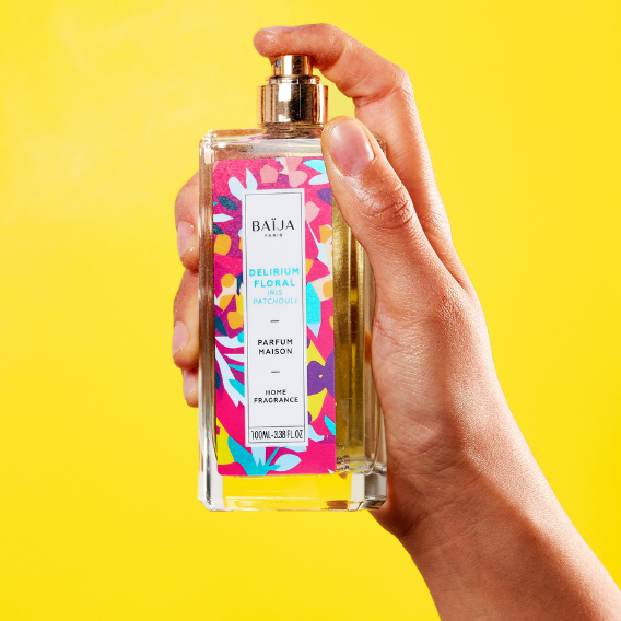 Notre parfum maison Delirium Floral se diffuse dans toutes vos pièces, en seulement quelques vaporisations.<br data-mce-fragment="1">Travaillé en collaboration avec les meilleurs parfumeurs, il libère d'irrésistibles notes d'Iris, de Patchouli et d'Ambre.