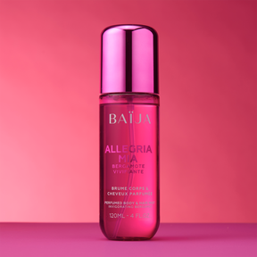 Brume corps & cheveux Baïja Allegria Mia bergamote vivifiante, flacon rose 120 ml sur fond rose
