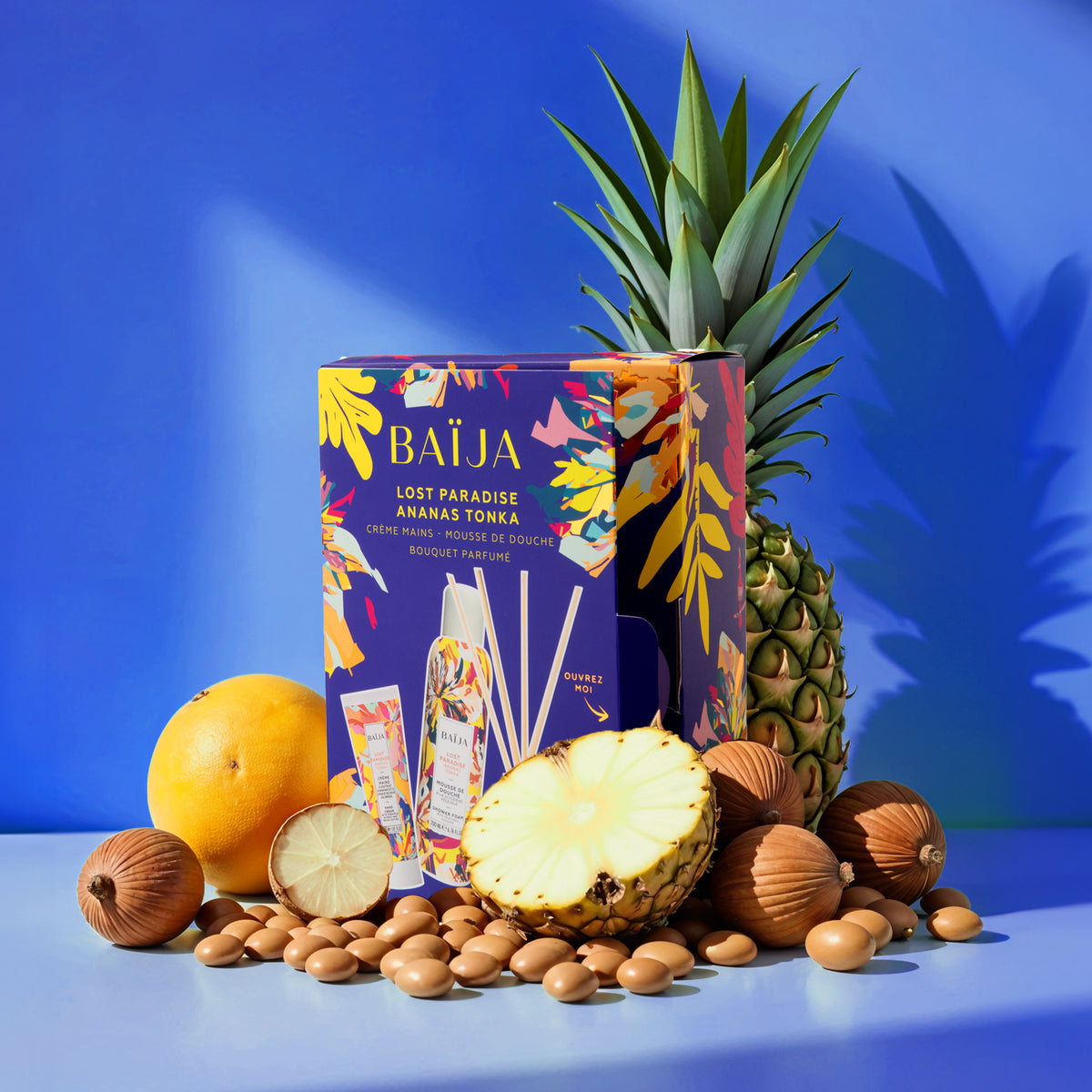 Coffret lost paradise contenant: une mousse de douche, une crème mains et un bouquet parfumé. 