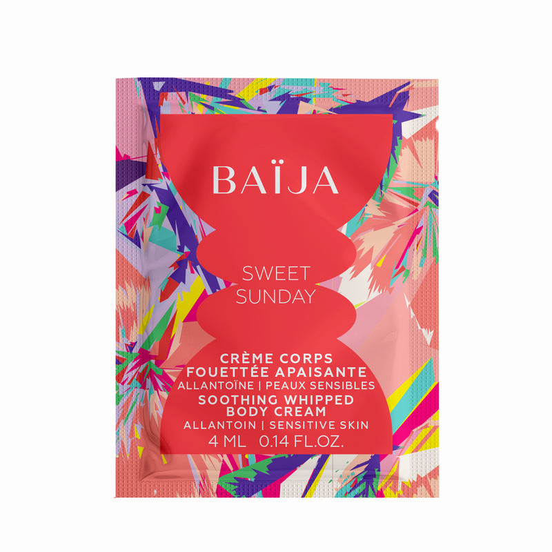 Échantillon de crème corps fouettée apaisante Sweet Sunday Baïja, sachet rose corail graphique et coloré, soin hydratant pour peaux sensibles à l’allantoïne