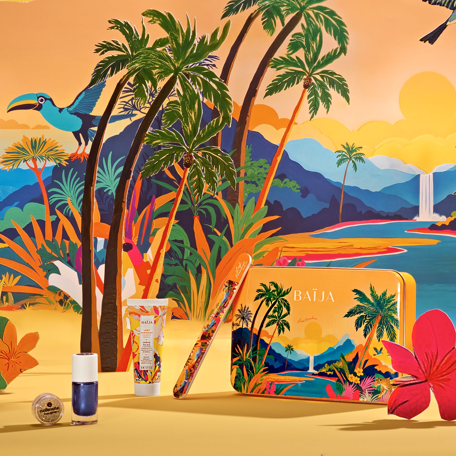 Coffret nail glitter party lost paradise contenant: une lime à ongles, une crème mains, un vernis bleu et des paillettes argentées. 