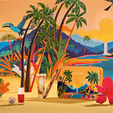 Coffret nail glitter party lost paradise contenant: une lime à ongles, une crème mains, un vernis rouge et des paillettes argentées. 