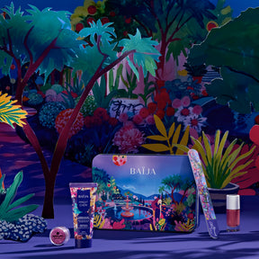 Coffret nail glitter party minuit chéri contenant: une lime à ongles, une crème mains, un vernis rose et des paillettes roses.