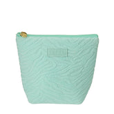 Trousse de toilette Baïja en tissu éponge vert d’eau au motif texturé, dotée d’une fermeture zippée dorée, idéale pour ranger ses essentiels beauté et soins.