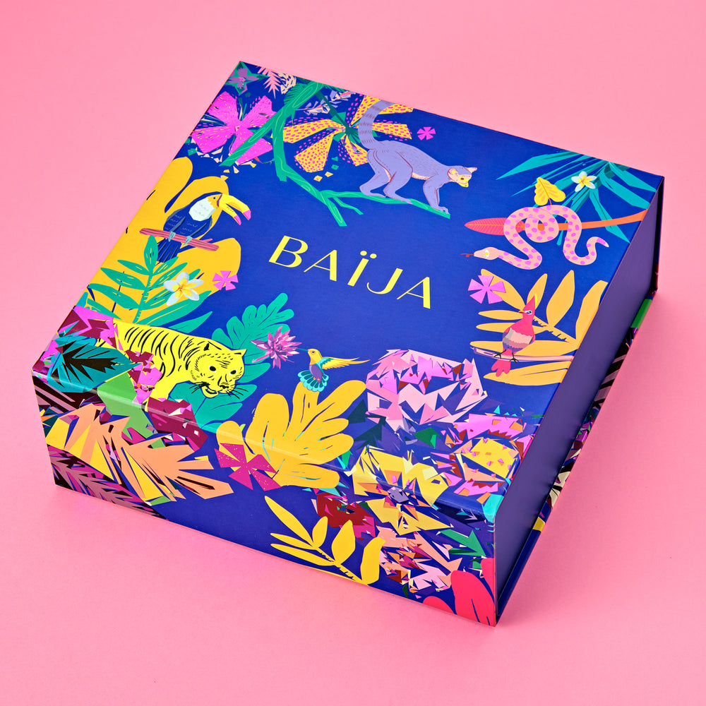 Boîte coffret cadeau Baïja bleu à motifs tropicaux colorés. 