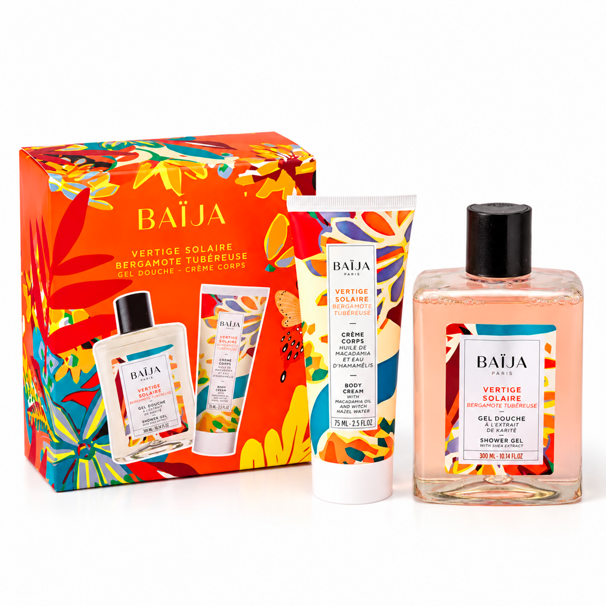 Packshot du coffret corps Vertige Solaire de Baïja, composé d'un gel douche de 300 ml à l'extrait de karité et d'une crème corps de 75 ml à l'huile de macadamia et à l'eau d'hamamélis. Les deux soins parfumés à la bergamote et à la tubéreuse sont présentés devant un coffret cadeau orange vif, décoré de motifs floraux tropicaux multicolores, sur fond blanc.