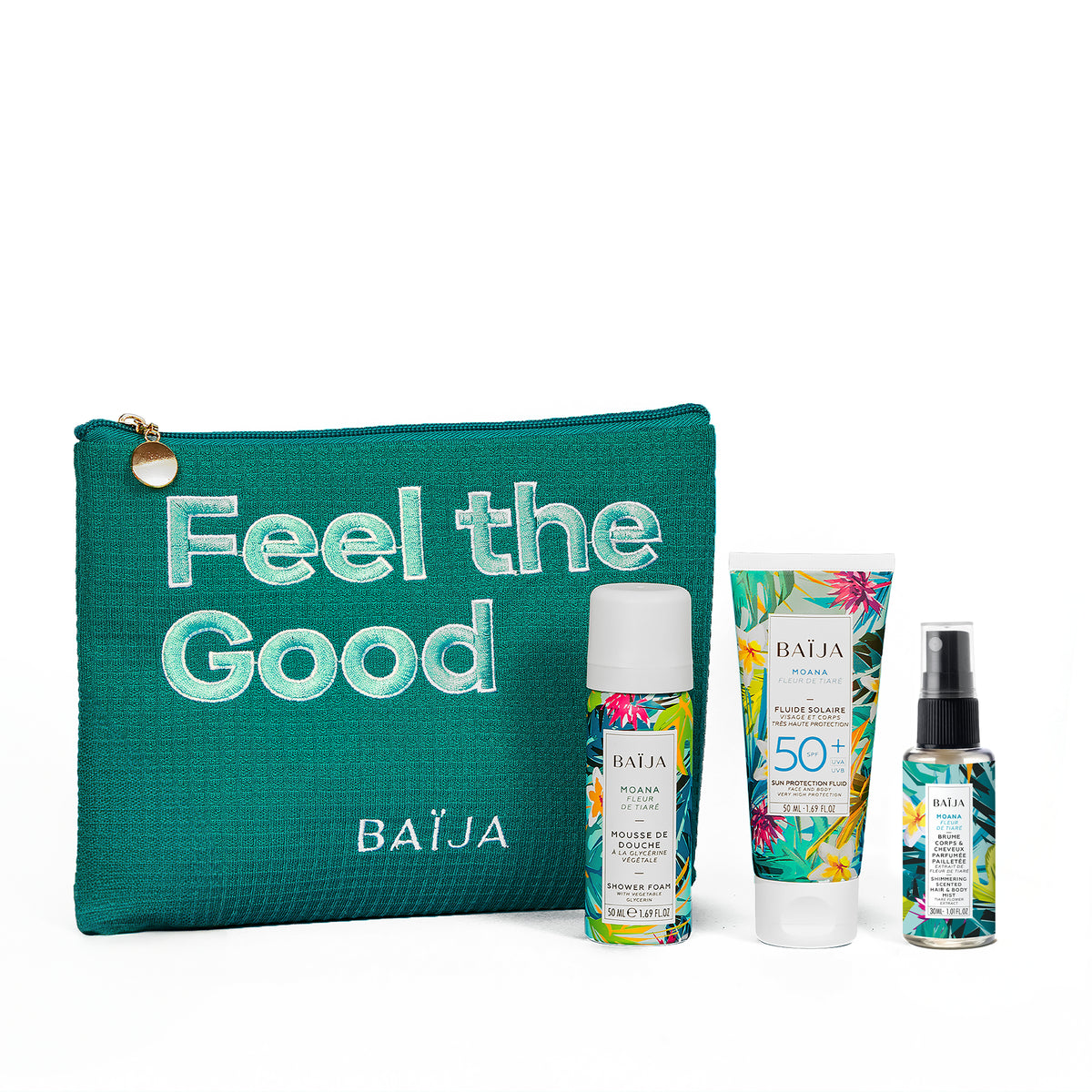 Packshot du coffret solaire Baïja Moana avec trousse « Feel the Good », mousse de douche, fluide solaire SPF50+ et brume corps & cheveux pailletée sur fond blanc.