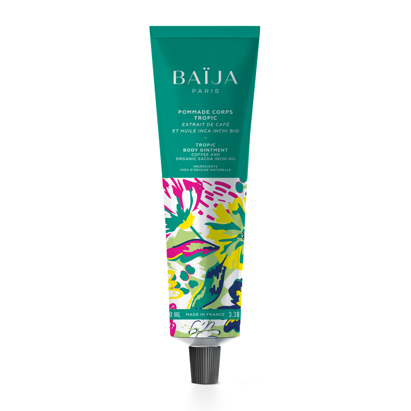 Pommade pour le corps Tropic de Baïja, formulée à partir d'ingrédients 100 % d'origine naturelle, à l'extrait de café et à l'huile d'Inca Inchi bio. Présentée dans un tube souple de 100 ml, vert émeraude sur la partie supérieure, avec un bouchon noir à visser. La partie inférieure est ornée d'illustrations végétales et florales aux couleurs éclatantes : rose fuchsia, jaune, vert et bleu. Le produit est photographié de face sur fond blanc.