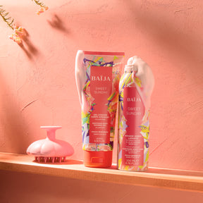 Routine corps Sweet Sunday avec gel douche apaisant et mousse lavante hydratante dans un univers doux et sensoriel
