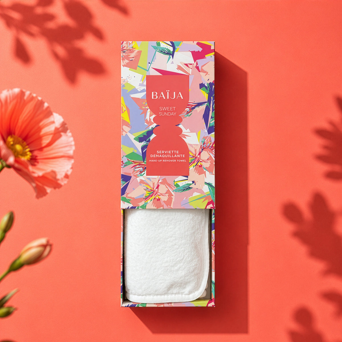 Serviette démaquillante Baïja Sweet Sunday présentée dans un univers lumineux et fleuri pour une routine visage douce et responsable