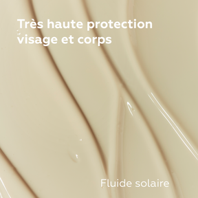 Gros plan sur la texture soyeuse du fluide solaire SPF 50+ Baïja, adaptée au visage et au corps pour une très haute protection.