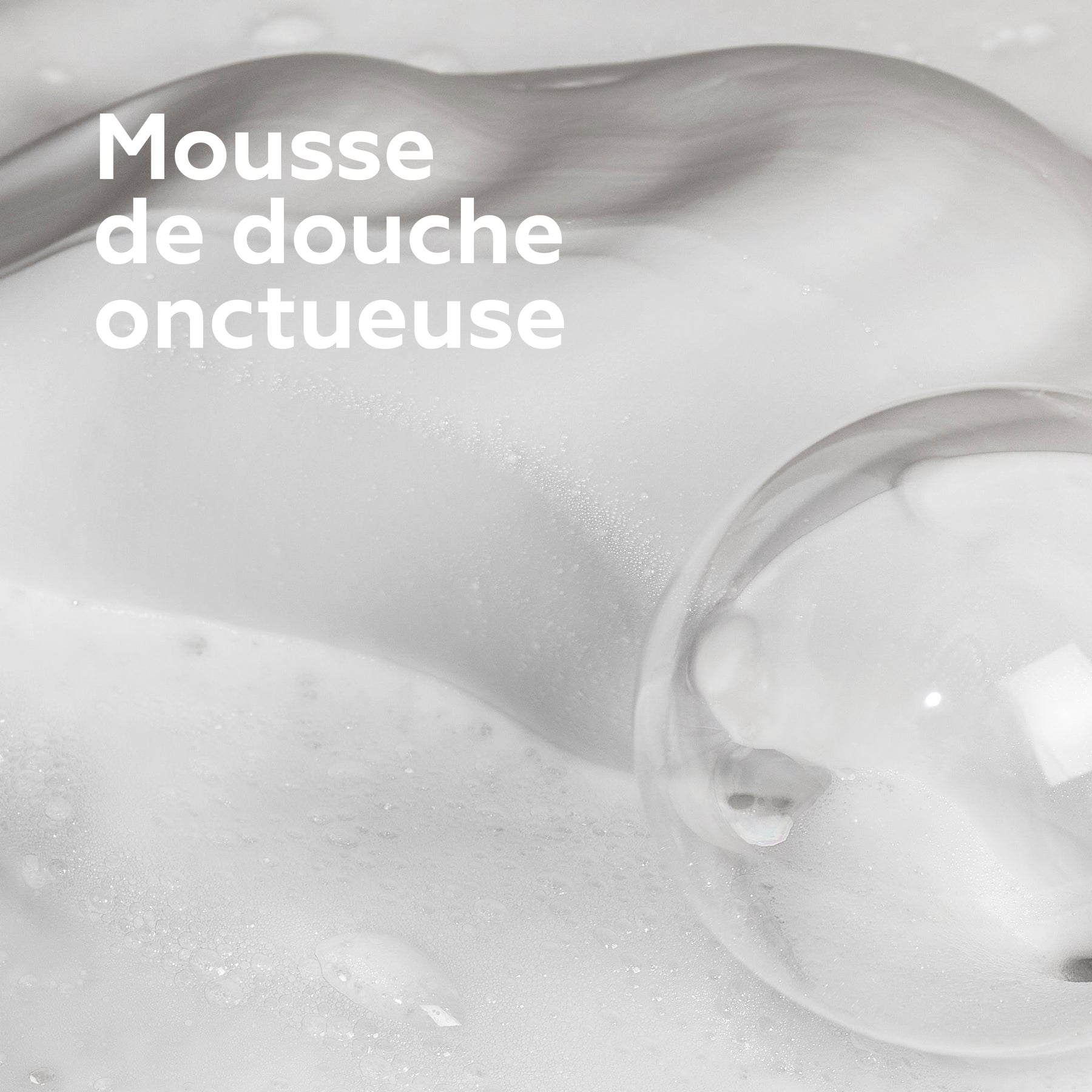 Texture de mousse de douche Baïja onctueuse et aérienne à la glycérine végétale pour nettoyer la peau tout en douceur.